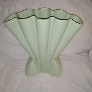 Mid Century Modern Large Speckled Eggshell Clam Shell Vase 721